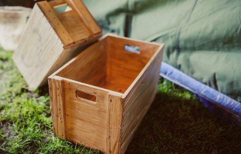 Un hot "s-a impachetat" intr-o lada si si-a rugat un prieten sa il trimita printr-o firma de curierat