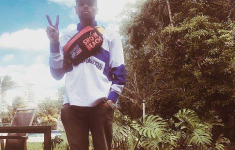 Chris Brown a fost surprins in timp ce strangea de gat o femeie