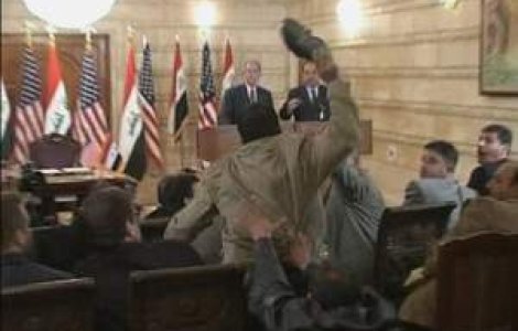 10 milioane de dolari pentru pantofii azvarliti in Bush