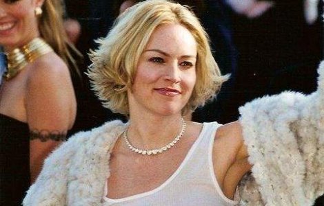 Neglijenta o costa scump pe Sharon Stone