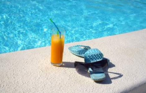 Germanii se revolta: Piscinele din Bulgaria v-ar putea ucide!