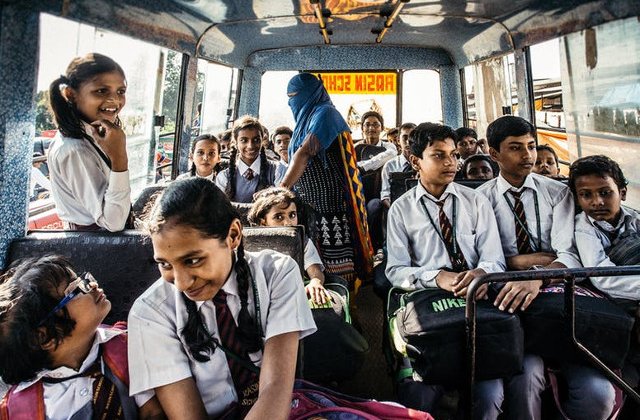 1,6 milioane de elevi vor repeta examenele nationale, dupa ce subiectele au aparut pe WhatsApp