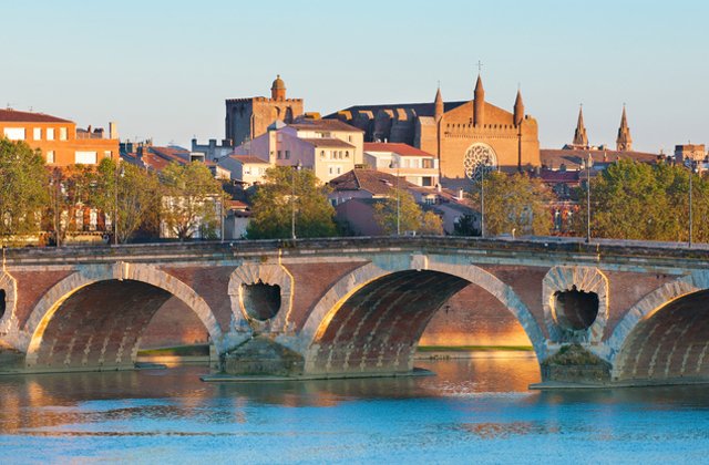 Un jurnalist si sotia sa, impuscati in Franta