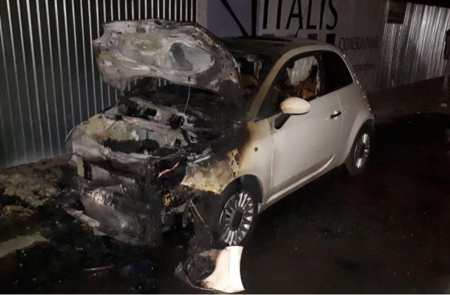 Mai multe masini din sectorul 1, incendiate. Politia are un suspect