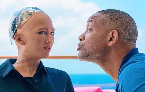 Reactia robotului Sophia la incercarea lui Will Smith de a o cuceri / VIDEO