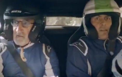 Prezentatorii Top Gear, Chris Harris si Eddie Jordan, au ramas blocati intr-o masina in flacari/ VIDEO