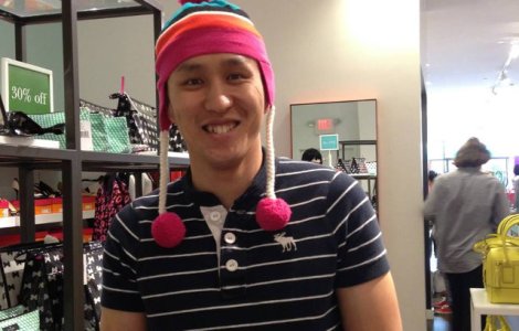 Barbat, arestat pentru ca si-a ucis mama si si-a injunghiat tatal. Parintii incercau sa il consoleze dupa o dezamagire in dragoste