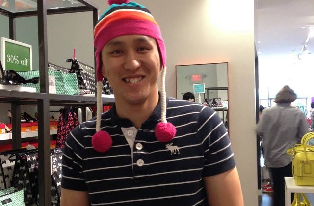 Barbat, arestat pentru ca si-a ucis mama si si-a injunghiat tatal. Parintii incercau sa il consoleze dupa o dezamagire in dragoste