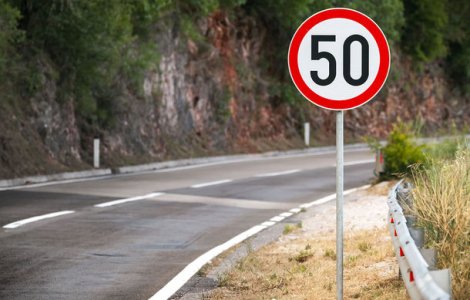 Specialistii recomanda o viteza de maxim 70 km/h pe sosele fara parapeti intre sensuri: "Vitezele mai mari aduc intotdeauna mai multe accidente si victime"