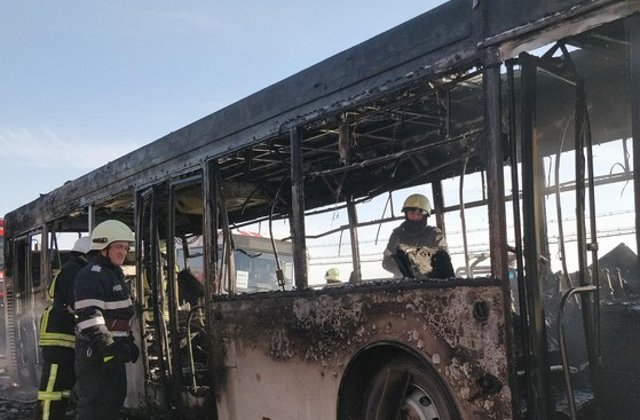 Satu Mare: Un autobuz plin cu pasageri a luat foc in mers