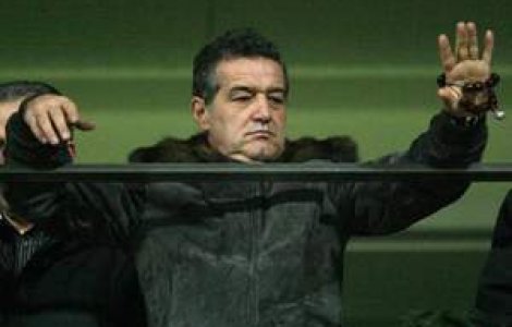 Becali da cu Valiza 2 in DNA: 'Doua milioane cui bate Dinamo'