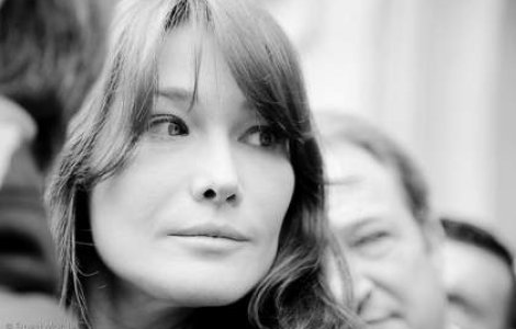 Carla Bruni: Sarcina mea este neasteptata si nesperata