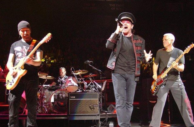 [VIDEO] U2: La multi ani, Nelson Mandela!