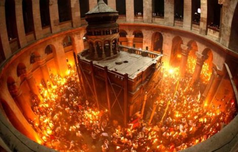 Sfanta Lumina de la Ierusalim va fi adusa sambata in Romania