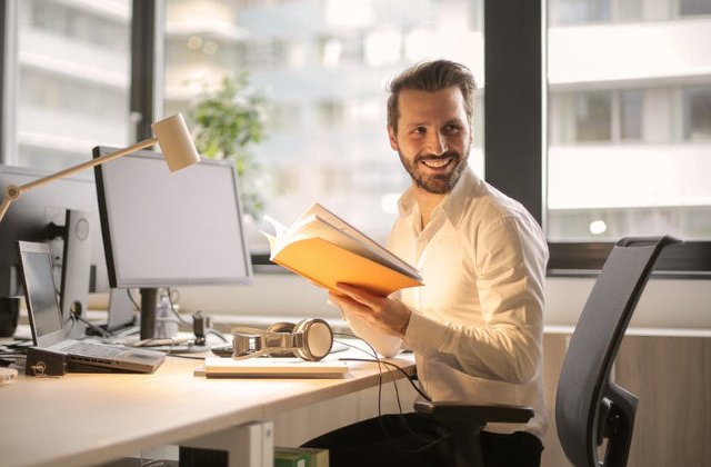 Primele in bani, tichetele cadou si zilele libere suplimentare, in topul beneficiilor extrasalariale primite anul acesta, de Paste