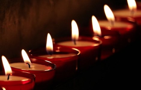 Sfanta Lumina de la Ierusalim va fi adusa sambata in Romania