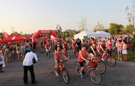 (P) 'Bicicleta rosie' s-a plimbat la Parlament