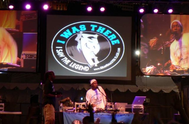 [VIDEO] Unul din "parintii" hip hopului, Grand Master Flash, in premiera in Romania