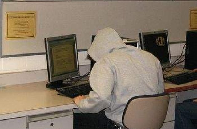 Generatia Facebook cotraataca: "Rusine ca dati vina pe o generatie crescuta de voi!"