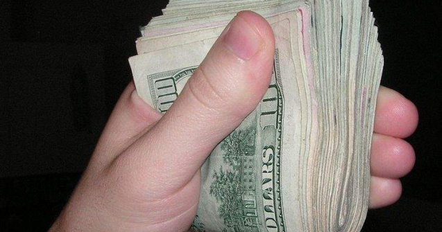  Top  Pe ce mai cheltuie vedetele banii (prosteste)?