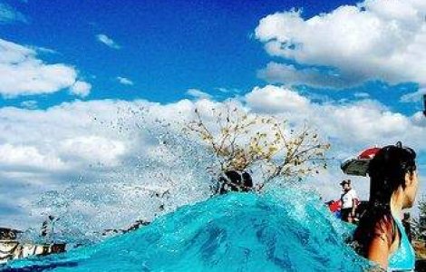 Cum face lumea fata caniculei, in imagini!