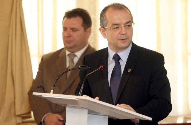 Voiculescu: Boc nu stie ce-i ridicolul