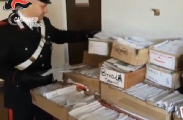 Un postas a refuzat sa livreze 400 de kilograme de corespondenta, nemultumit de salariu