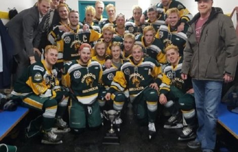 14 oameni au murit in urma unei coliziuni intre un camion si un microbuz. In masina se afla o echipa de hochei de juniori