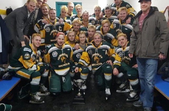 14 oameni au murit in urma unei coliziuni intre un camion si un microbuz. In masina se afla o echipa de hochei de juniori