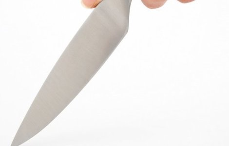 Doi adolescenti, retinuti dupa ce au injunghiat un copil de 13 ani