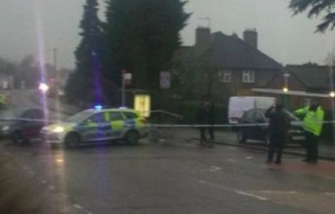 Barbat, impuscat mortal de politistii britanici, dupa ce a facut amenintari