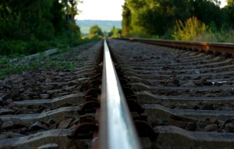 Un tren privat de calatori care circula pe ruta Timisoara - Resita a deraiat