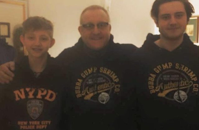 Doi frati s-au sinucis, la 10 luni distanta unul de celalalt