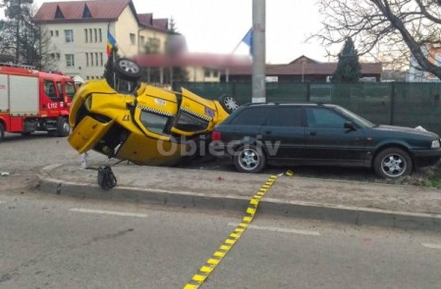 Un om a murit si alti patru au fost raniti, intr-un accident, in Suceava