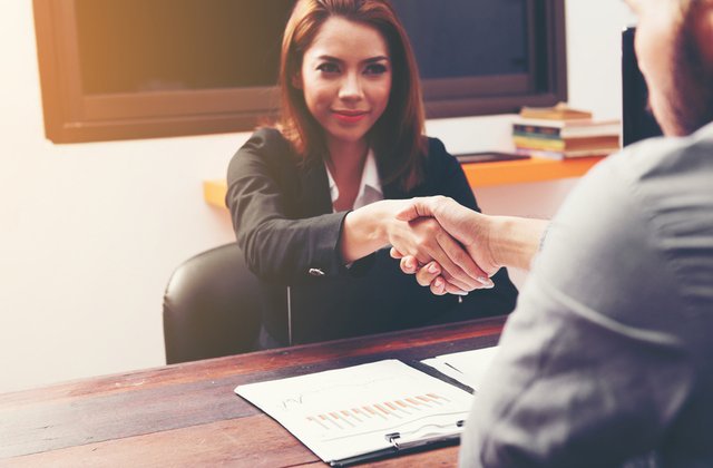 5 greseli nonverbale de evitat la un interviu