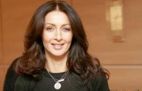 Mihaela Radulescu poarta blugii lui Dani la sedinte foto