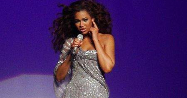  Video  Kanye West a facut-o pe Beyonce sa planga