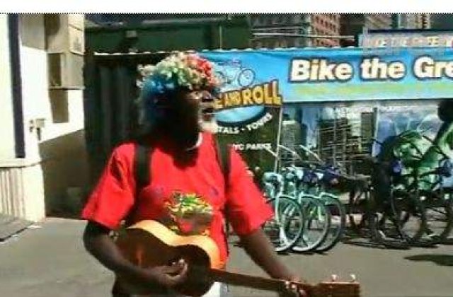 [VIDEO] Un american `UBESTE` Romania!