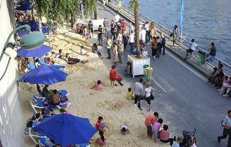 Plaja ca pe Sena, cu nisip, in Bucuresti