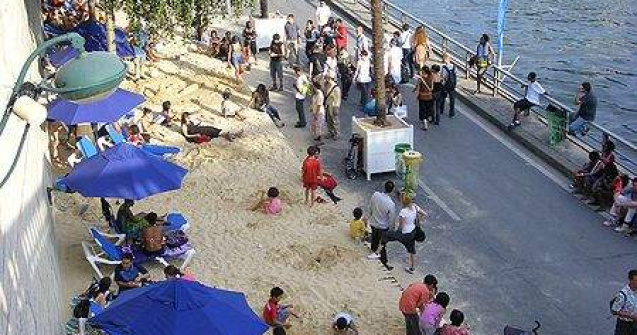 Plaja ca pe Sena, cu nisip, in Bucuresti