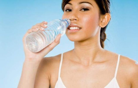 Un obicei japonez valoros: sa bem apa pe stomacul gol!