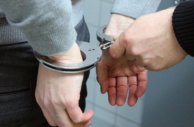 Un barbat a falsificat semnatura sotiei bolnave de cancer, pentru a divorta