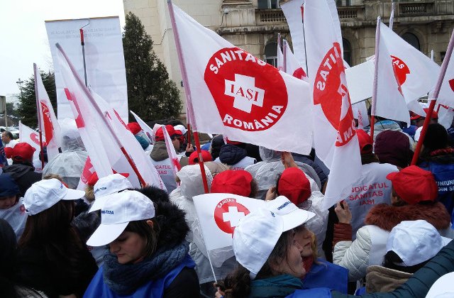 Sindicalistii din Iasi au anuntat ca vor picheta Prefectura timp de o saptamana