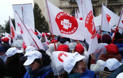 Sindicalistii din Iasi au anuntat ca vor picheta Prefectura timp de o saptamana