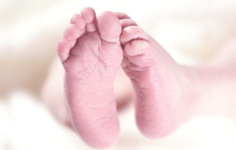 Copil, nascut la 4 ani dupa moartea parintilor sai