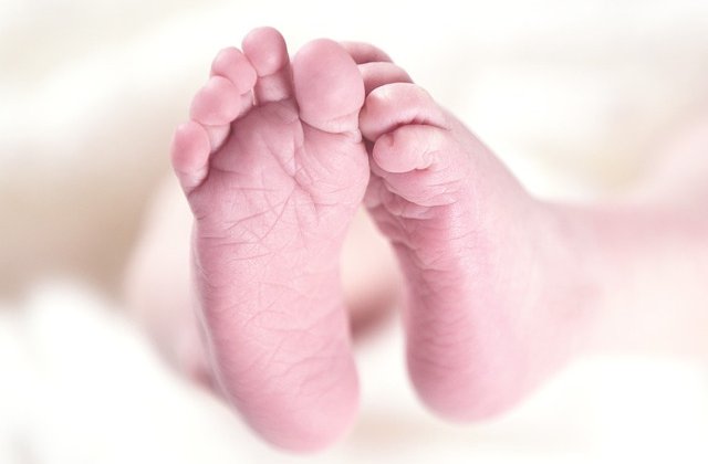 Copil, nascut la 4 ani dupa moartea parintilor sai