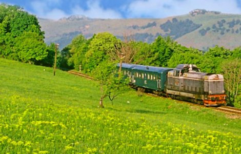  Top  8 trasee turistice cu Mocanita ca sa descoperi o alta Romanie