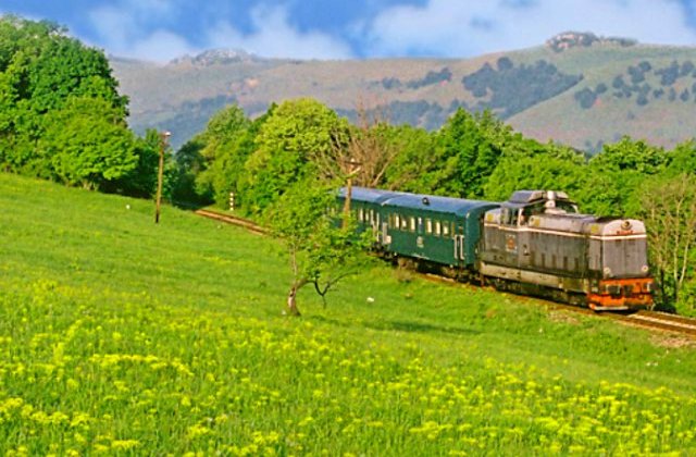 8 trasee turistice cu Mocanita ca sa descoperi o alta Romanie