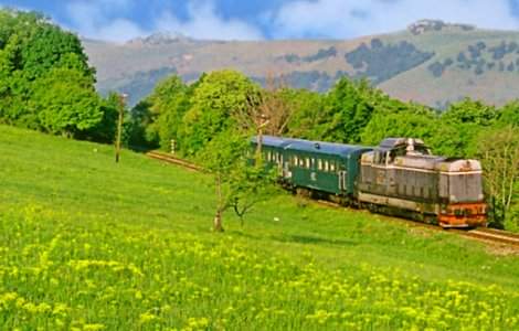  Top  8 trasee turistice cu Mocanita ca sa descoperi o alta Romanie