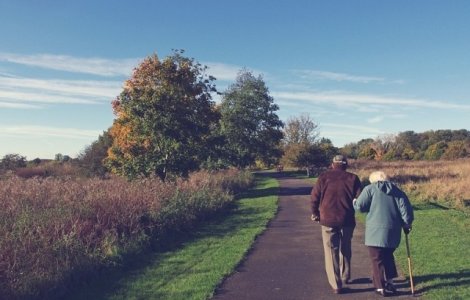 Studiu: Varstnicii care slabesc brusc ar trebui supusi urgent unor teste pentru depistarea cancerului